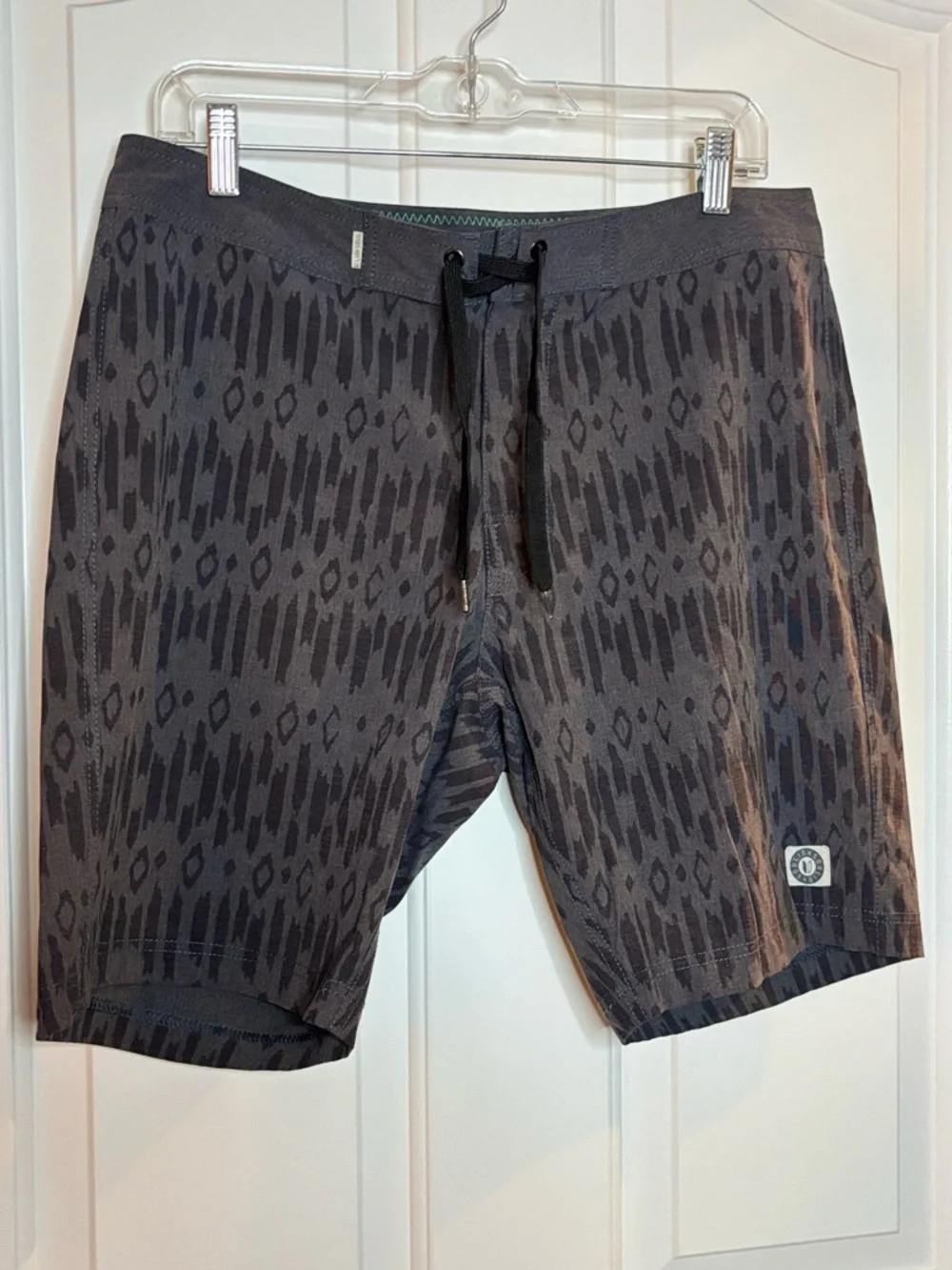 NWOT Linksoul Gray Patterned Board Shorts with Black Accents Size 32